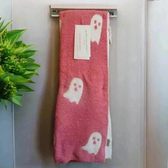 Cupcakes and Cashmere Viral Pink Ghost Blanket - Picture 1 of 3